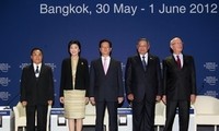 PM arrives home from World Economic Forum on East Asia 2012