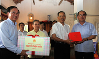 Deputy Prime Minister Nguyen Thien Nhan visits martyr families and war invalids 