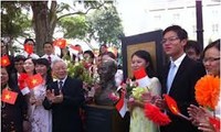  Party leader Nguyen Phu Trong visits Singapore