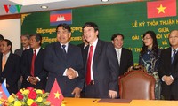 National radio stations of Vietnam and Cambodia  sign agreement