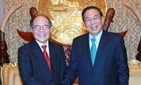 National Assembly Chairman meets with Lao leaders