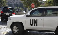 UN experts begin destroying Syria chemical stockpile 