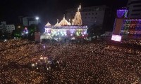 Scores killed in India temple stampede 