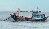 Radio Voice of Vietnam supports fisherman in Quang Ngai province to build new ship