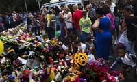 South Africans mourn Nelson Mandela 