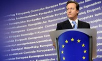 UK's Cameron to curb benefits for immigrants