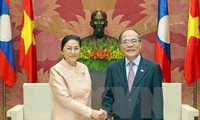 National Assembly Chairman talks with his Lao counterpart 