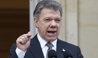 Colombian President urges FARC to set deadline for peace talks