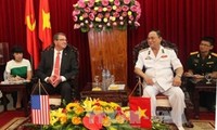 US Secretary of Defense visits Vietnam 