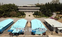 Two Koreas resume military connection