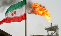 US threatens to sanction whoever purchases Iranian oil