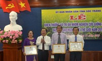 Soc Trang hails researchers on award-winning ST25 rice varieties