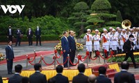 Official welcome ceremony for Japanese PM in Hanoi