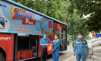 “Xe buýt siêu thị 0 đồng” kịp thời hỗ trợ người lao động Hà Nội ảnh hưởng do dịch COVID-19