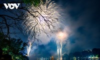 Màn pháo hoa lung linh tại thủ đô Hà Nội, chào năm mới Quý Mão 2023