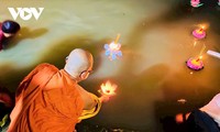 Lung linh sắc màu Lễ Pavāraṇā và thả đèn nước Lôy Prôtip của đồng bào Khmer