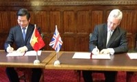 Vietnam, Britain release joint statement 