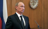 Putin criticizes sending arms to opposition forces