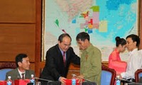Deputy Prime Minister receives revolutionaries from Quang Tri province