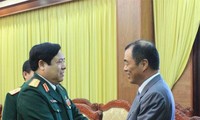 General Phung Quang Thanh receives Chinese and Thai ambassadors