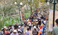 Yen Tu spring festival opens