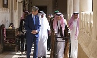 John Kerry reassures nervous Gulf allies about Iran nuclear deal