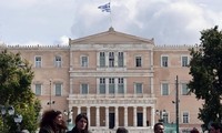 Greece gets half-billion-euro lifeline from the European Stability Mechanism