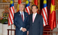 Prime Minister Nguyen Tan Dung visits Malaysia and Singapore