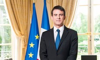 French Prime Minister stressed respecting international law in the East Sea issue 