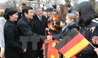 President Truong Tan Sang meets Berlin Mayor, German parliamentarians