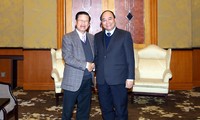 Deputy Prime Minister Nguyen Xuan Phuc meets Laos counterpart 