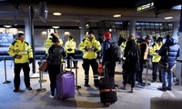 Denmark and Sweden tighten border controls amid refugee crisis