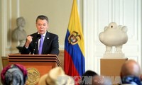 Colombian President Santos extends ceasefire with FARC