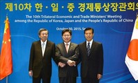 日中韩承诺推动全球自由贸易