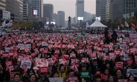 South Korean government calls on demonstrators to respect law