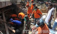 Indonesian President Joko Widodo inspects earthquake-hit area