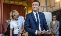 France election: Macron party set for big parliamentary win