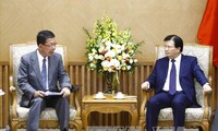 Vietnam pledges favorable conditions for foreign investors