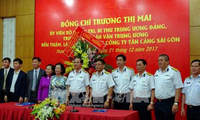Party official visits military units in Ho Chi Minh City