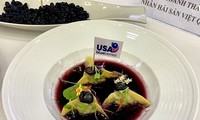 Seafood wonton with USA blueberries 