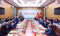 Party official meets new heads of representative agencies abroad