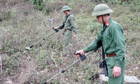  Việt Nam quyết tâm khắc phục hậu quả bom mìn còn sót lại sau chiến tranh