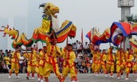 Thính giả ở nước ngoài muốn biết  về múa rồng, nét văn hóa của người Việt