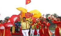 Giao lưu hát đối Việt - Trung trên sông Bắc Luân