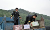 Tặng quà tết cho cán bộ chiến sỹ  tỉnh Quảng Ninh