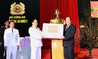 Phó Thủ tướng Nguyễn Xuân Phúc làm việc với Tổng cục An ninh 2
