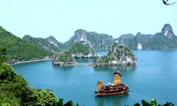  Vịnh Hạ Long nằm trong danh sách “100 chuyến đi nên có trong đời”