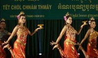 Họp mặt, chúc Tết Chôl Chnăm Thmây của đồng bào Khmer Nam bộ 