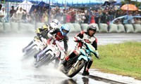 Gần 100 tay đua dự giải đua xe mô tô toàn quốc 2013 tại Bình Dương 