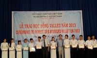 Tổ chức “Gặp gỡ Việt Nam” trao 207 suất học bổng Vallet  